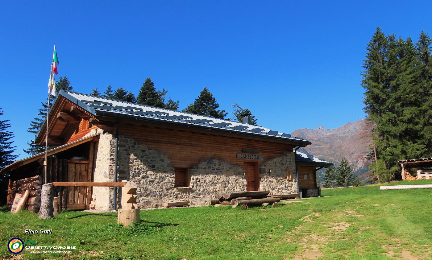 36 Rif. Alpe Cantedoldo (1500 m).JPG